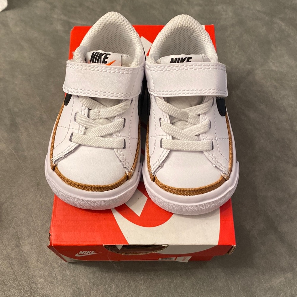 Nike Court Legacy